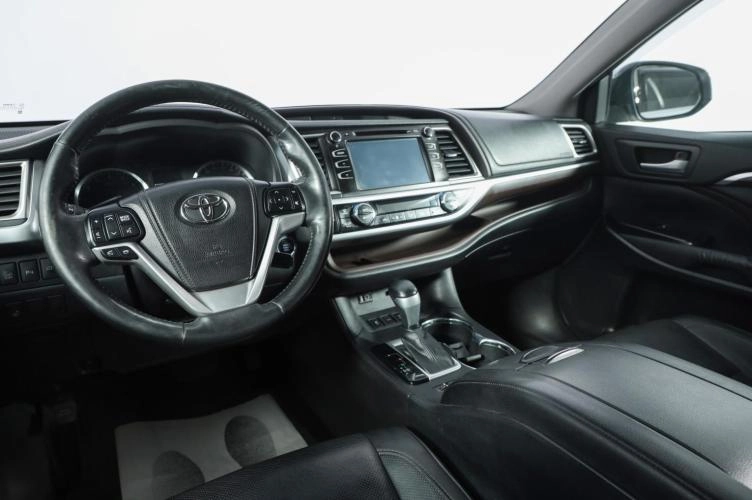 Toyota Highlander 7 из 19
