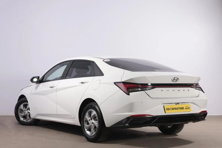 Hyundai Avante 4 из 6