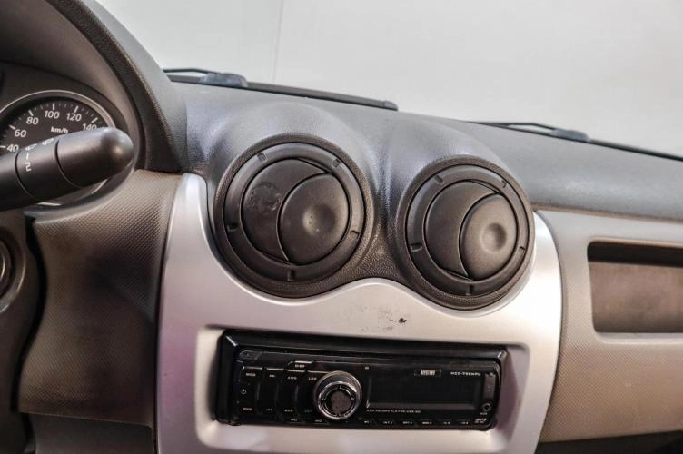 Renault Logan 9 из 11