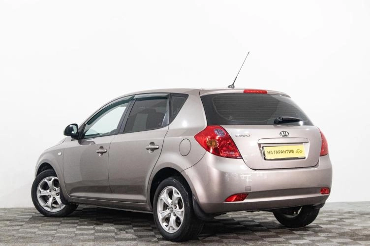 KIA cee'd 4 из 6