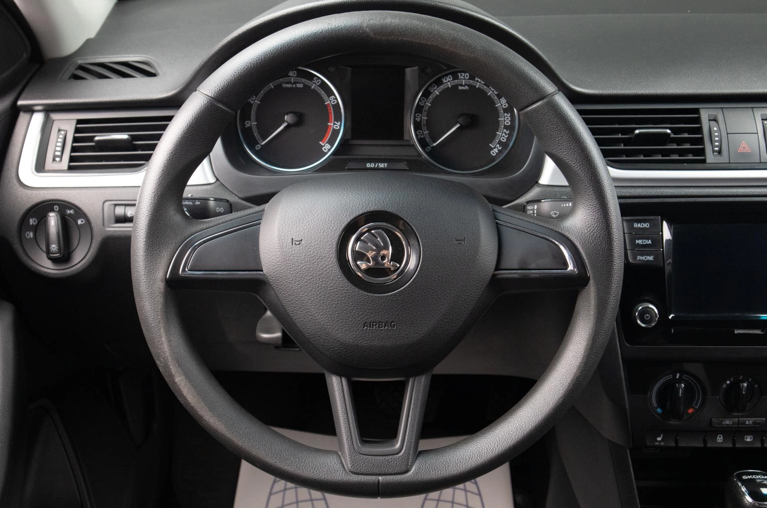 Skoda Rapid 9 из 18