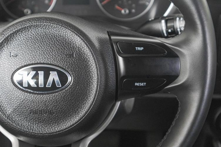 KIA Rio 17 из 22