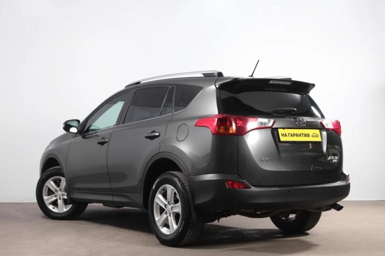 Toyota RAV4 4 из 6
