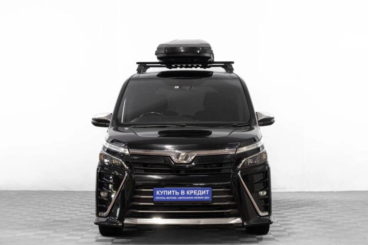 Toyota Voxy 2 из 6