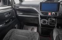Toyota Voxy 19 из 24