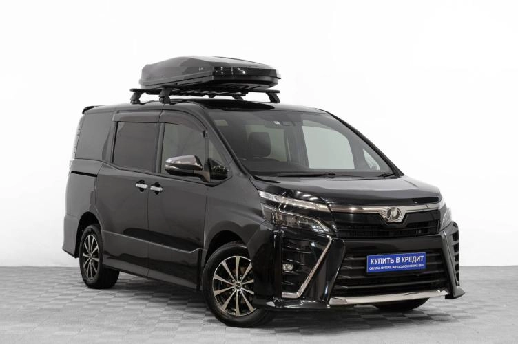 Toyota Voxy 1 из 6