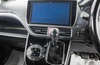 Toyota Voxy 18 из 24