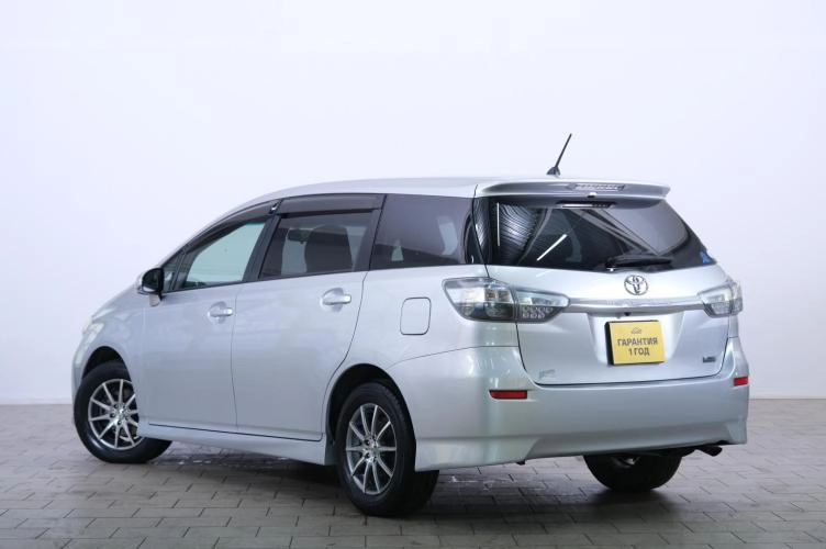 Toyota Wish 4 из 6