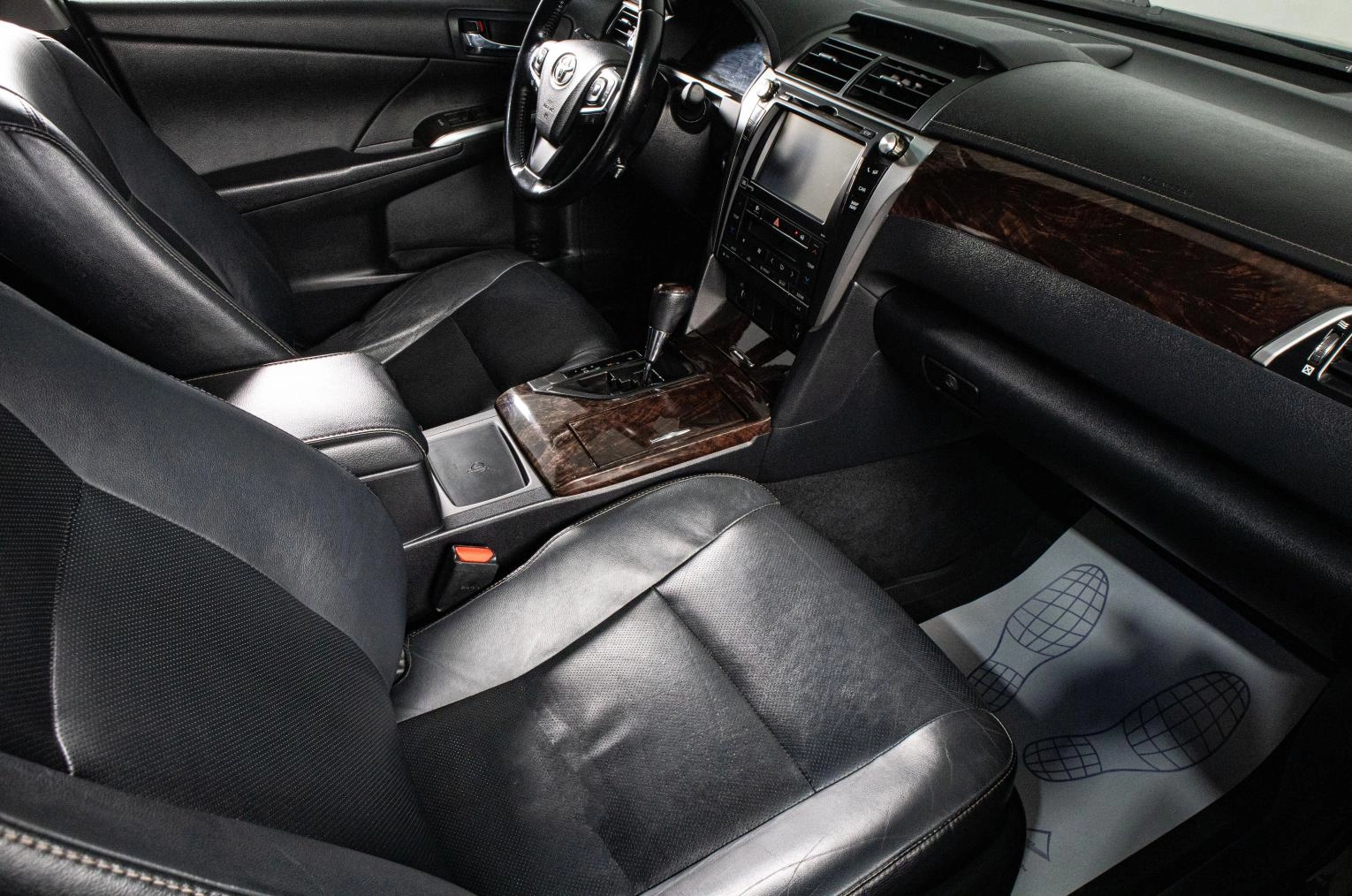 Toyota Camry 9 из 16