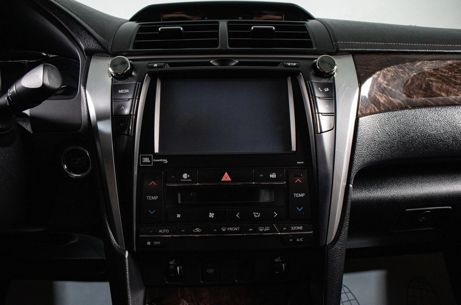 Toyota Camry 13 из 16