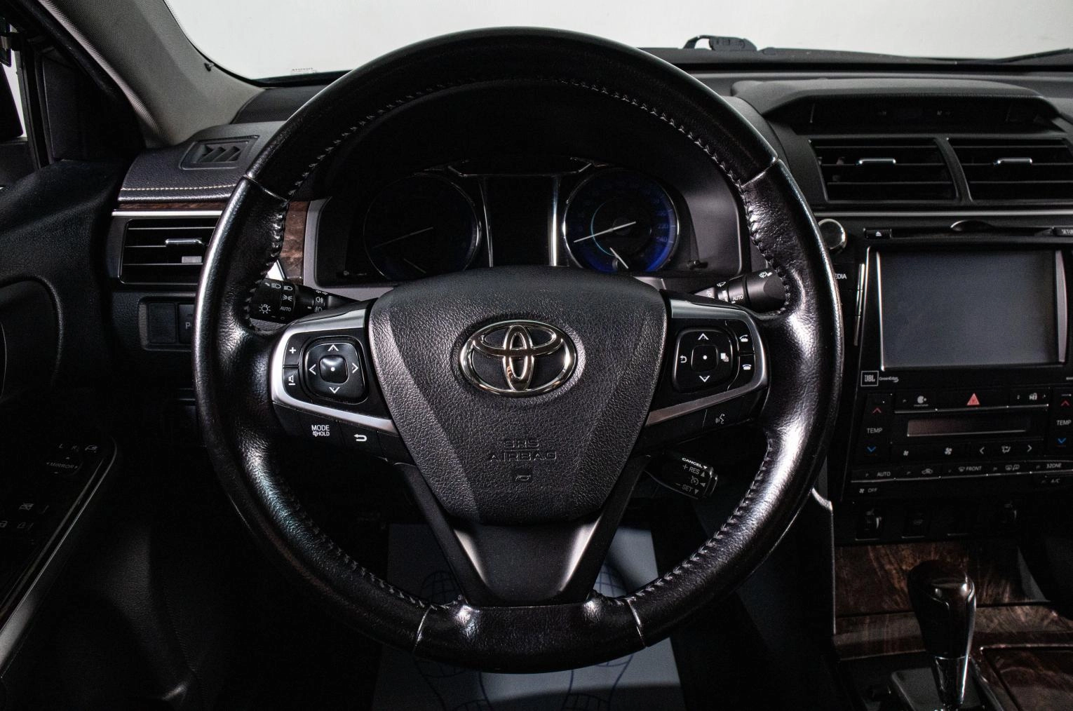 Toyota Camry 12 из 16