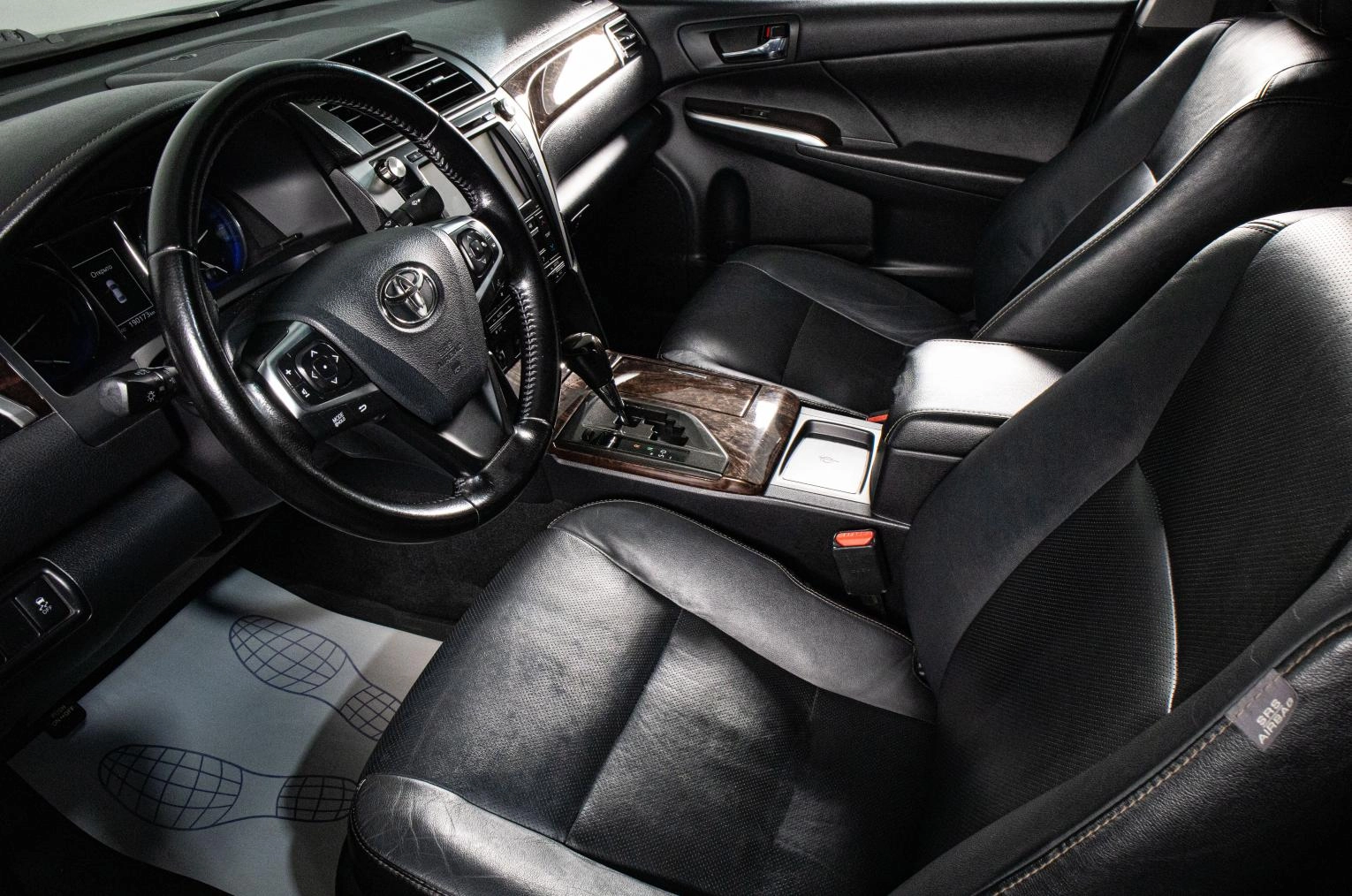 Toyota Camry 8 из 16