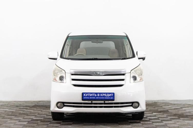 Toyota Noah 2 из 6