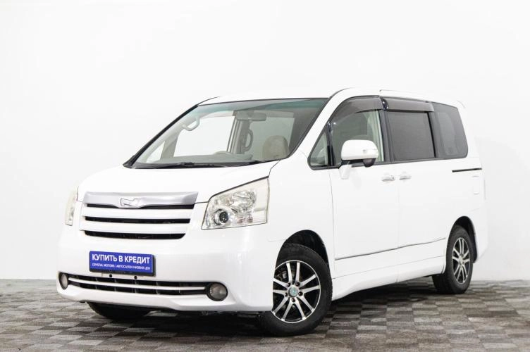 Toyota Noah 3 из 6