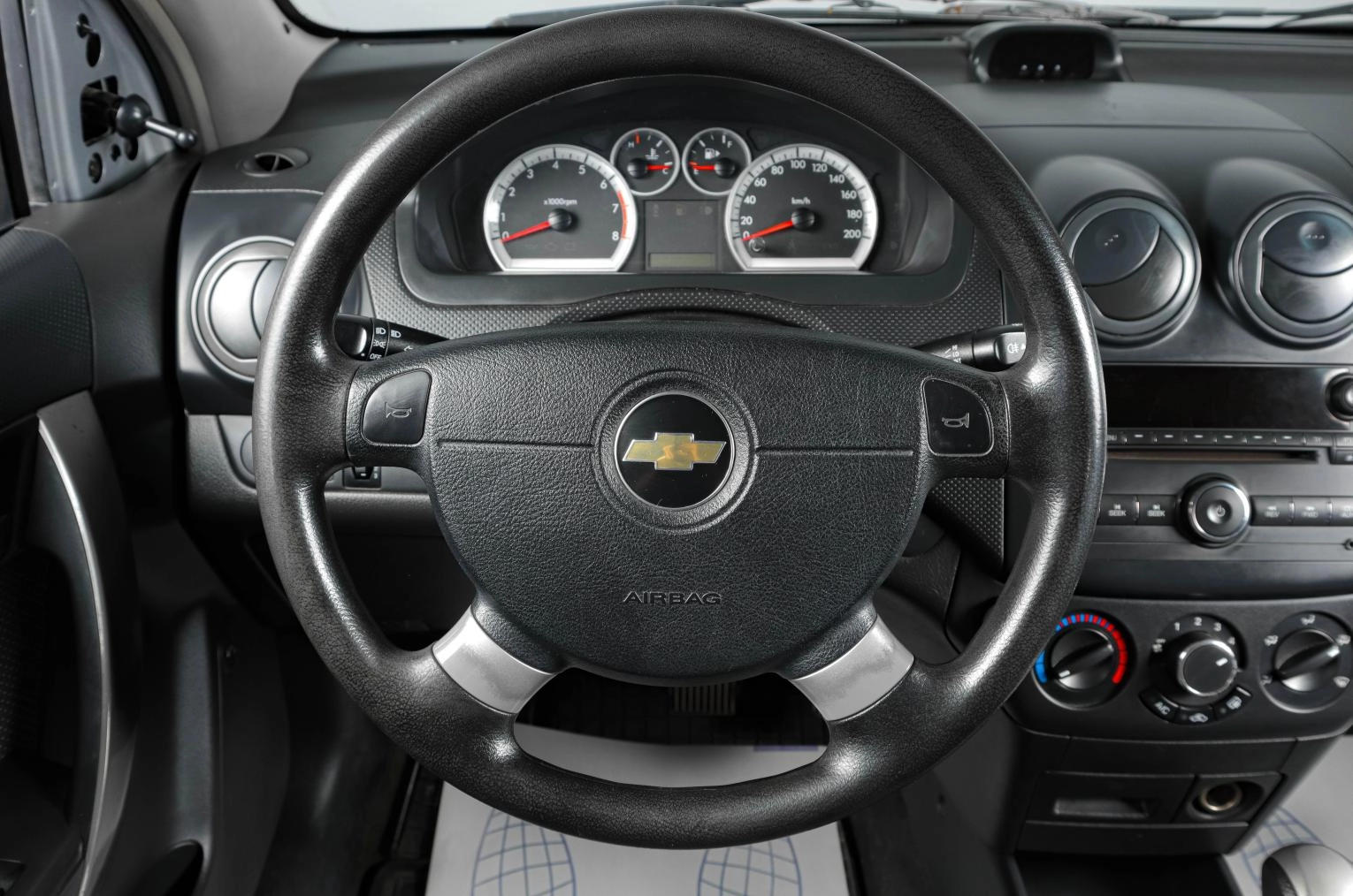 Chevrolet Aveo 13 из 16
