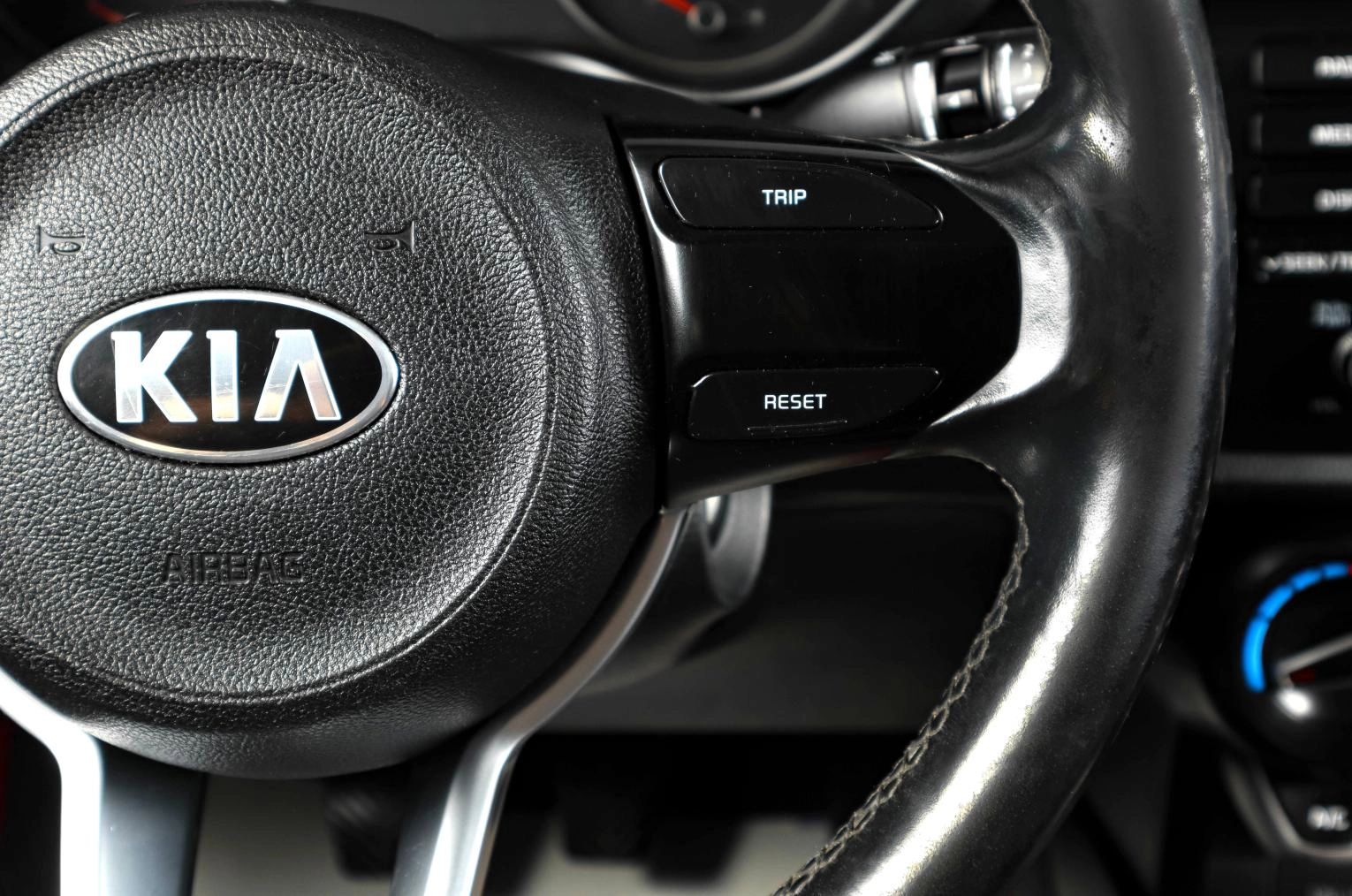 KIA Rio 15 из 19