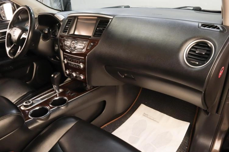 Nissan Pathfinder 10 из 25