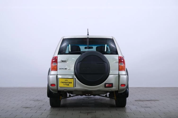 Toyota RAV4 5 из 6