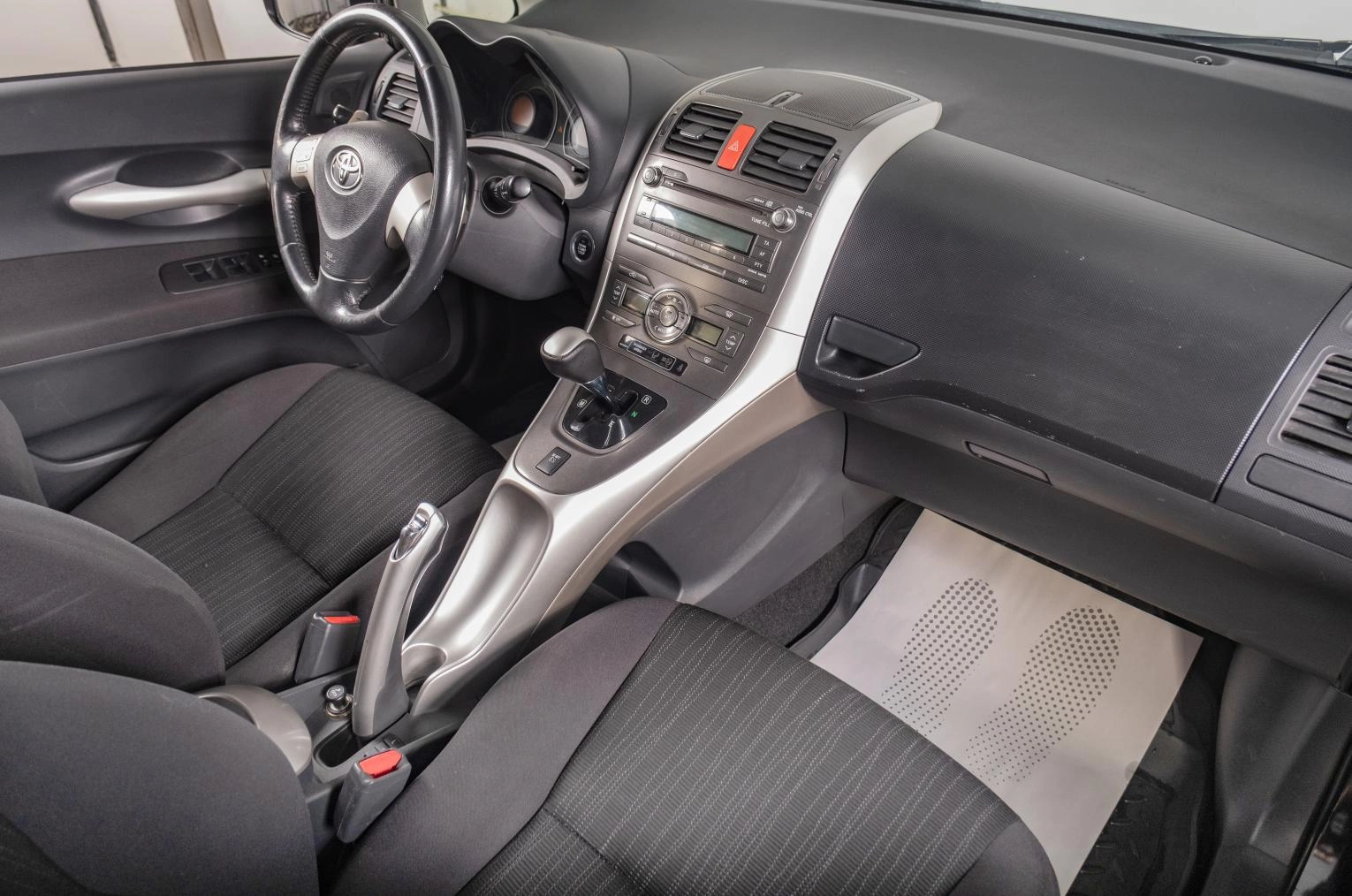 Toyota Auris 16 из 18