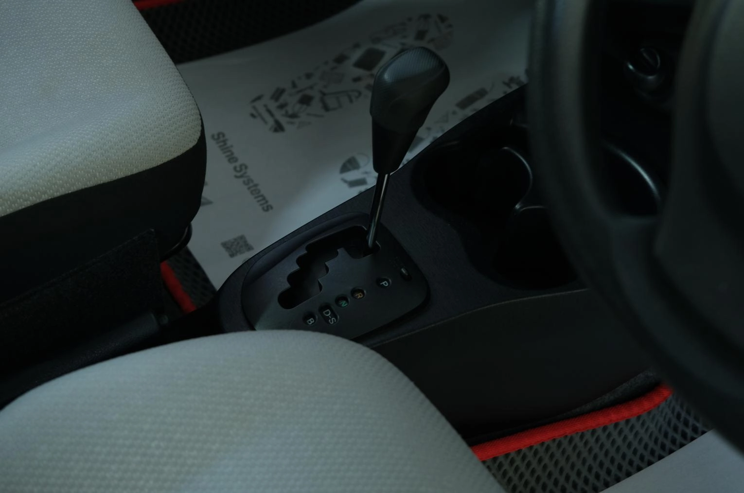 Toyota Vitz 16 из 22