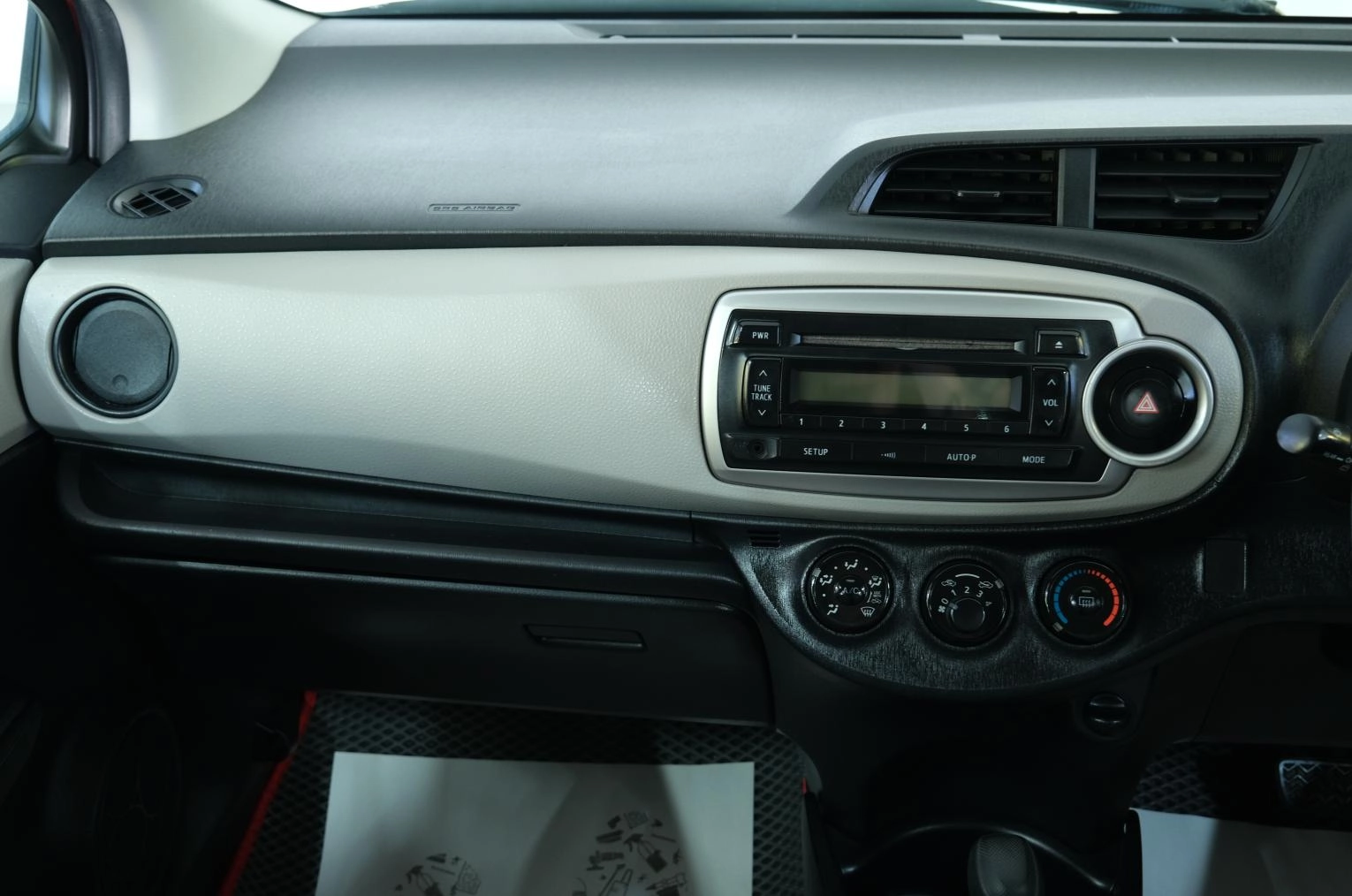 Toyota Vitz 17 из 22