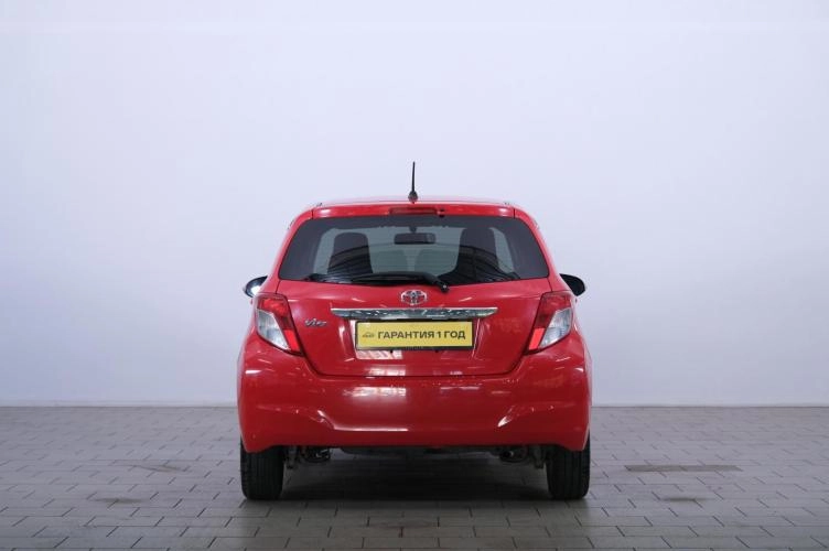 Toyota Vitz 5 из 6