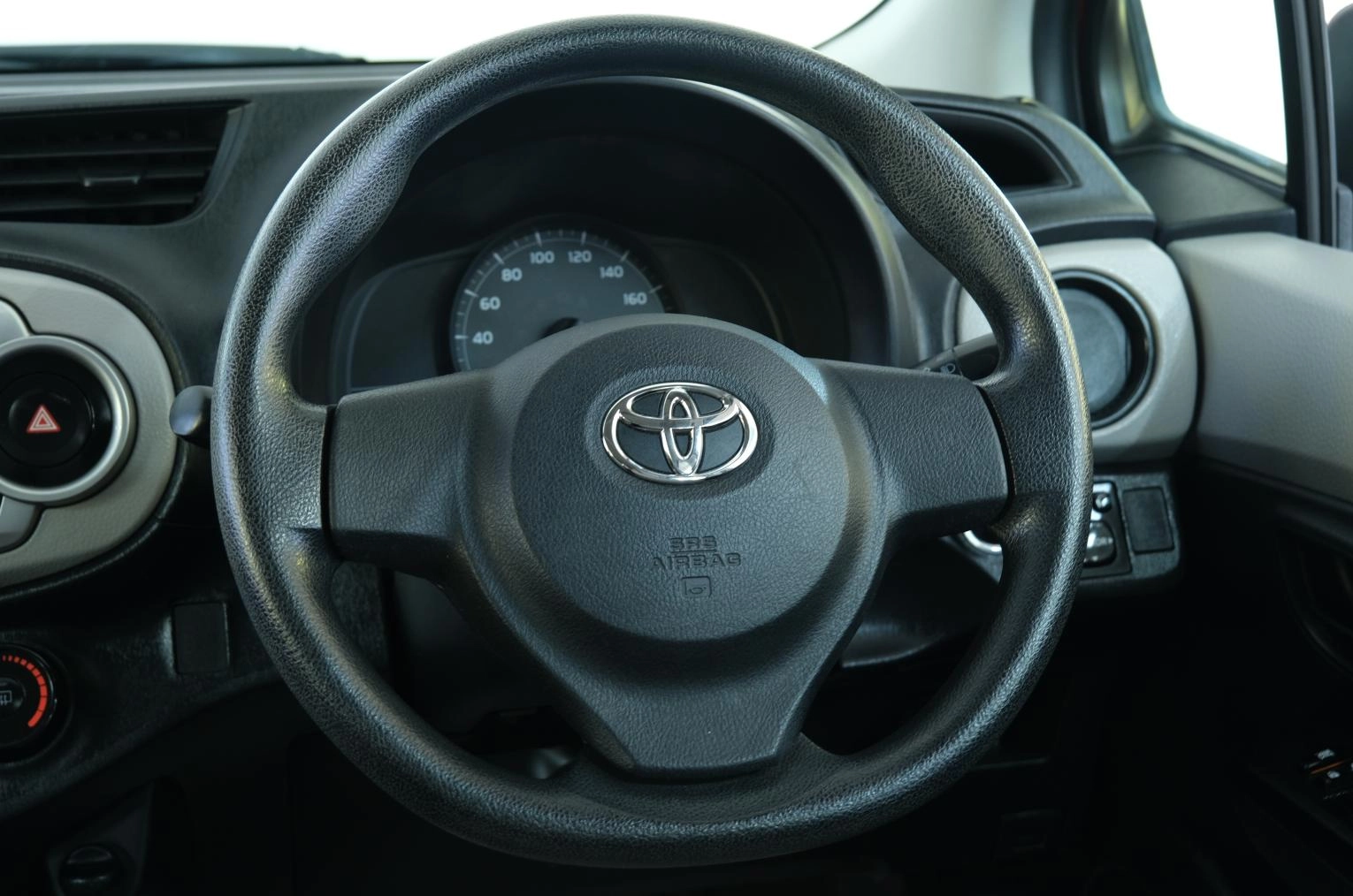 Toyota Vitz 12 из 22
