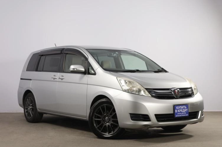 Toyota Isis 1 из 6
