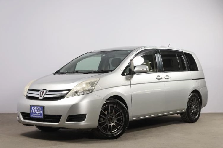 Toyota Isis 3 из 6
