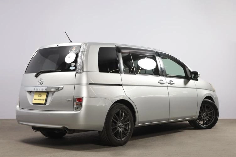 Toyota Isis 6 из 6
