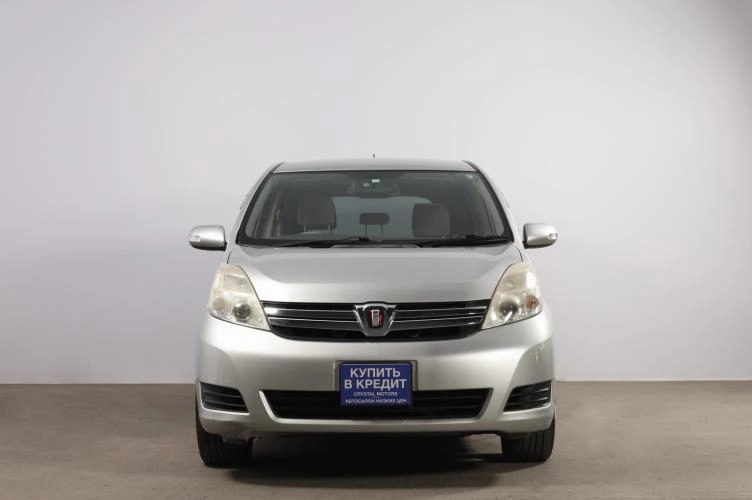 Toyota Isis 2 из 6