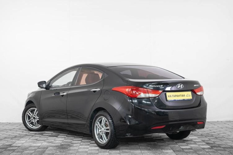 Hyundai Avante 4 из 6
