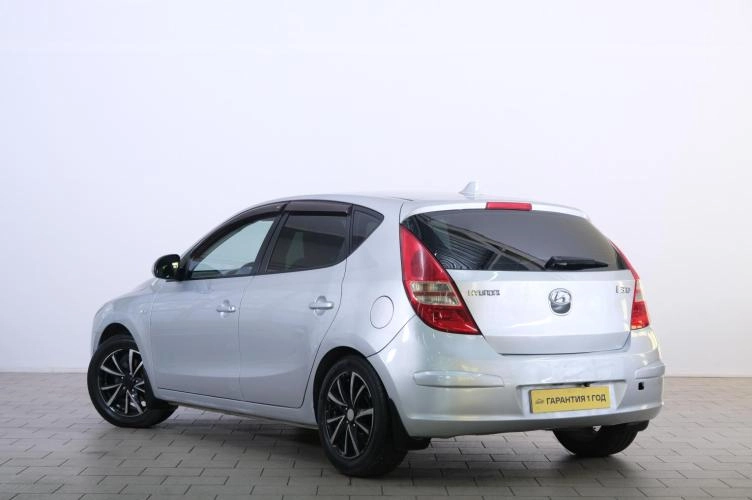 Hyundai i30 4 из 6