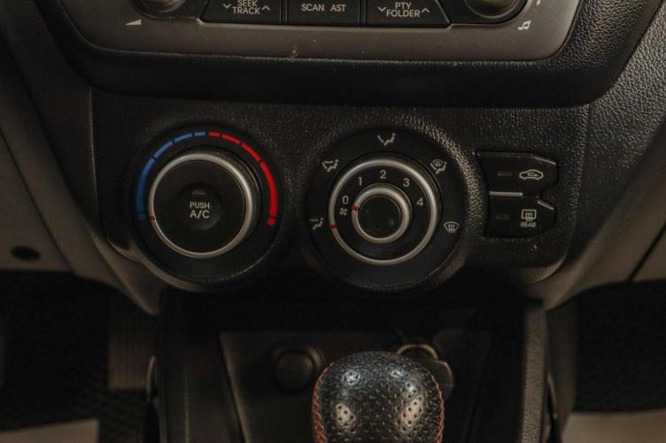 KIA Rio 11 из 16