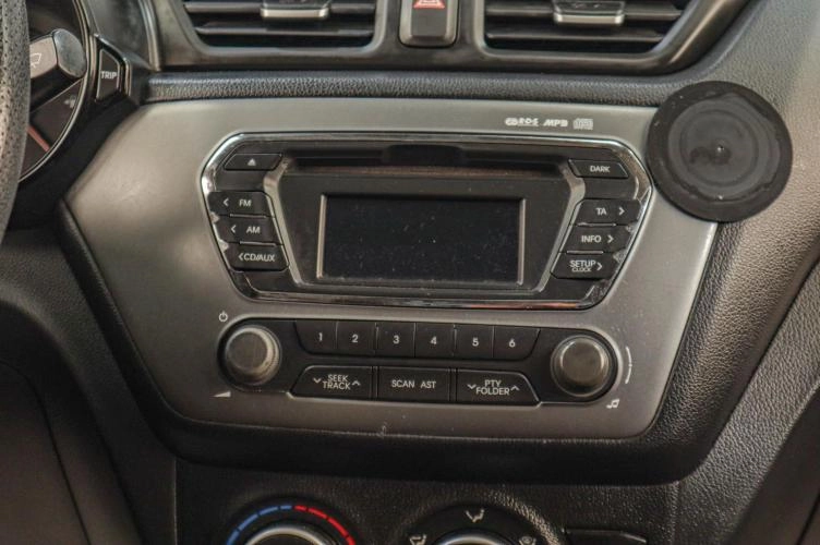 KIA Rio 10 из 16