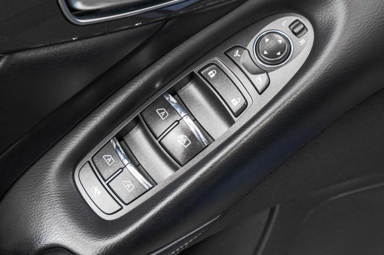 Infiniti Q50 13 из 29