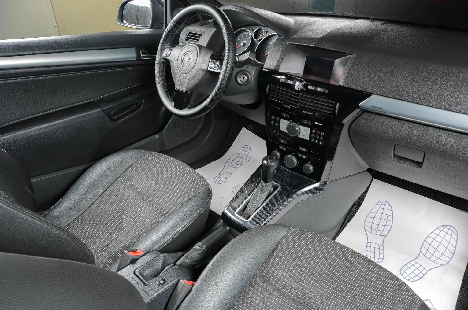 Opel Astra GTC 9 из 17