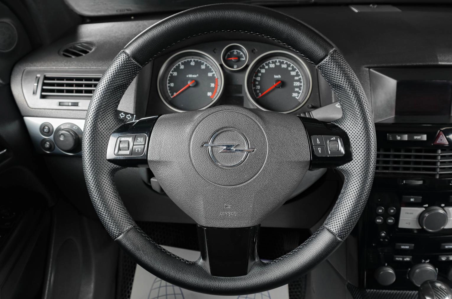 Opel Astra GTC 12 из 17