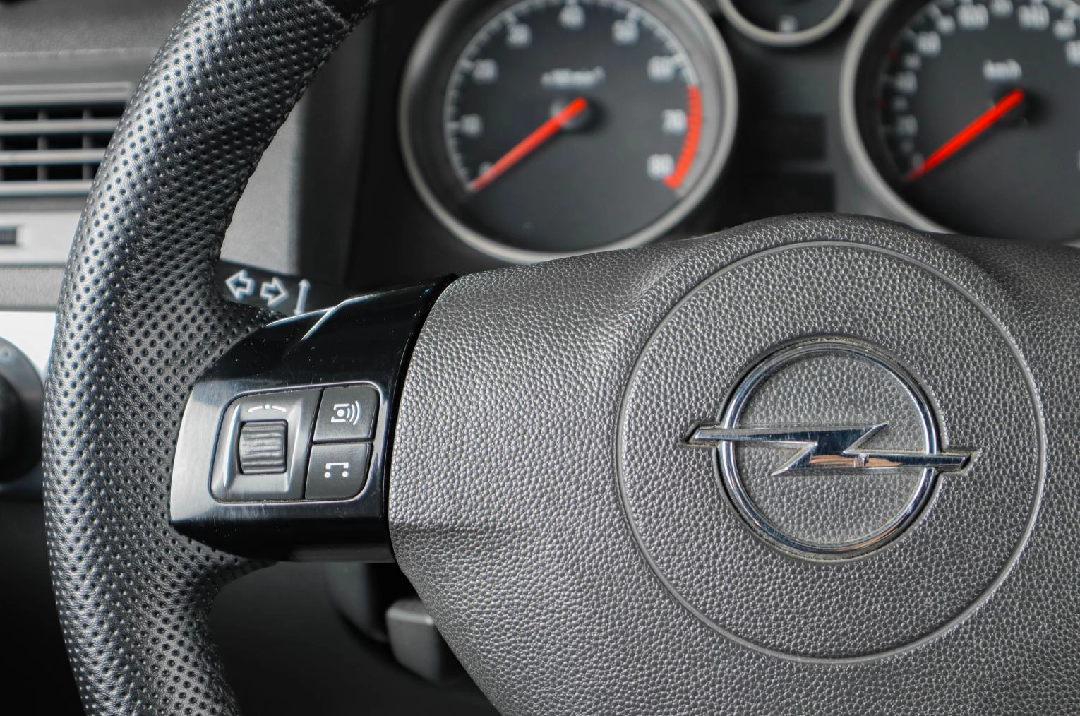 Opel Astra GTC 13 из 17