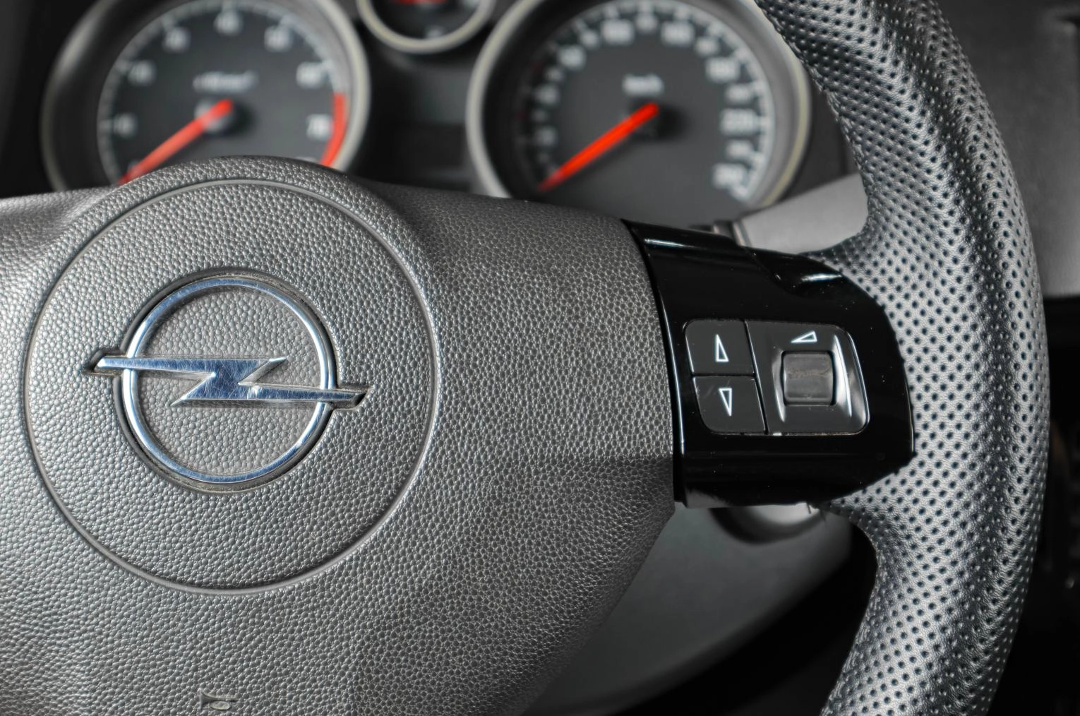 Opel Astra GTC 14 из 17