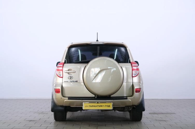 Toyota RAV4 5 из 6