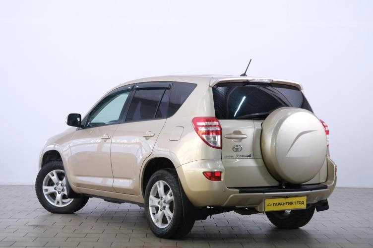 Toyota RAV4 4 из 6