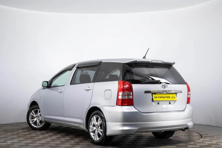 Toyota Wish 6 из 6