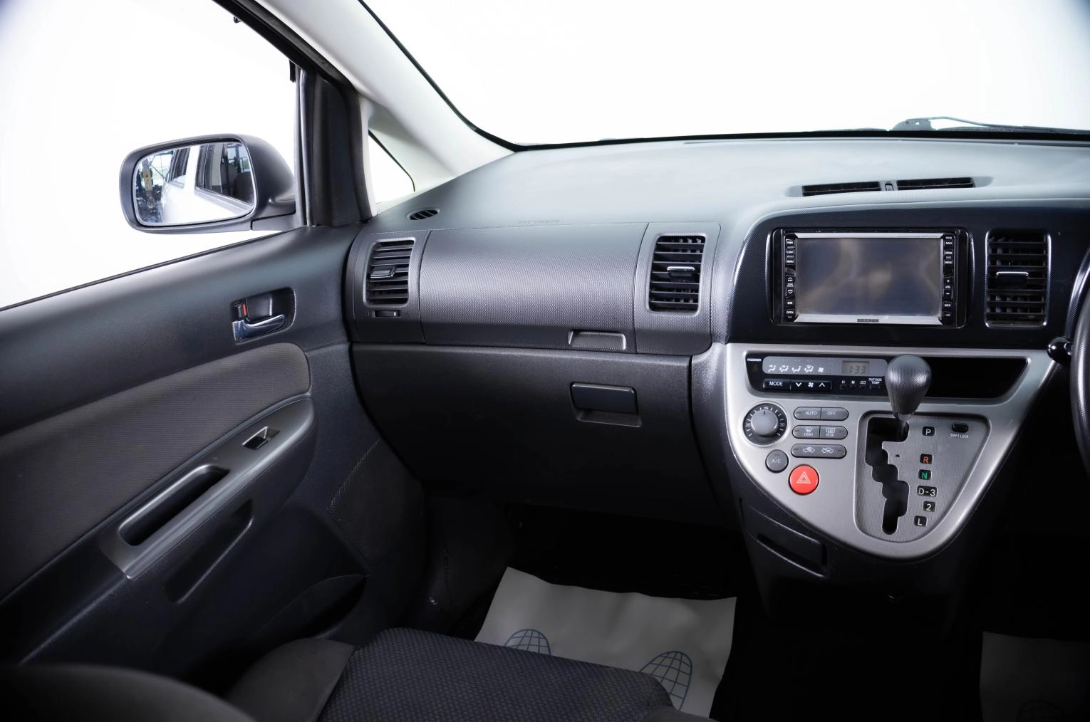 Toyota Wish 11 из 18