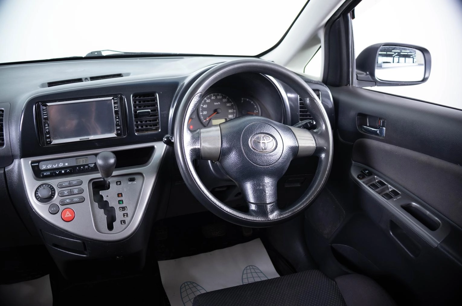 Toyota Wish 13 из 18