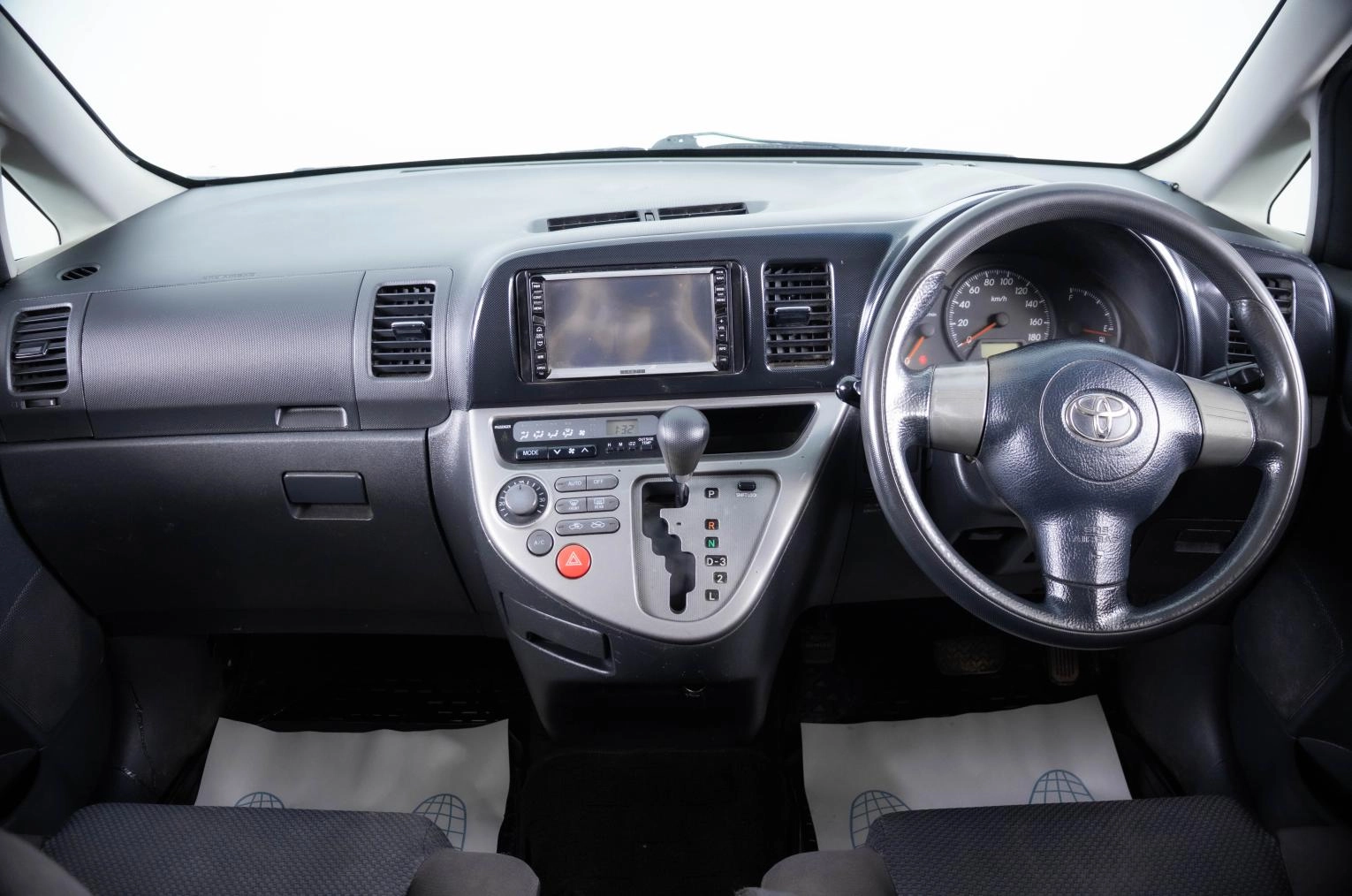 Toyota Wish 12 из 18