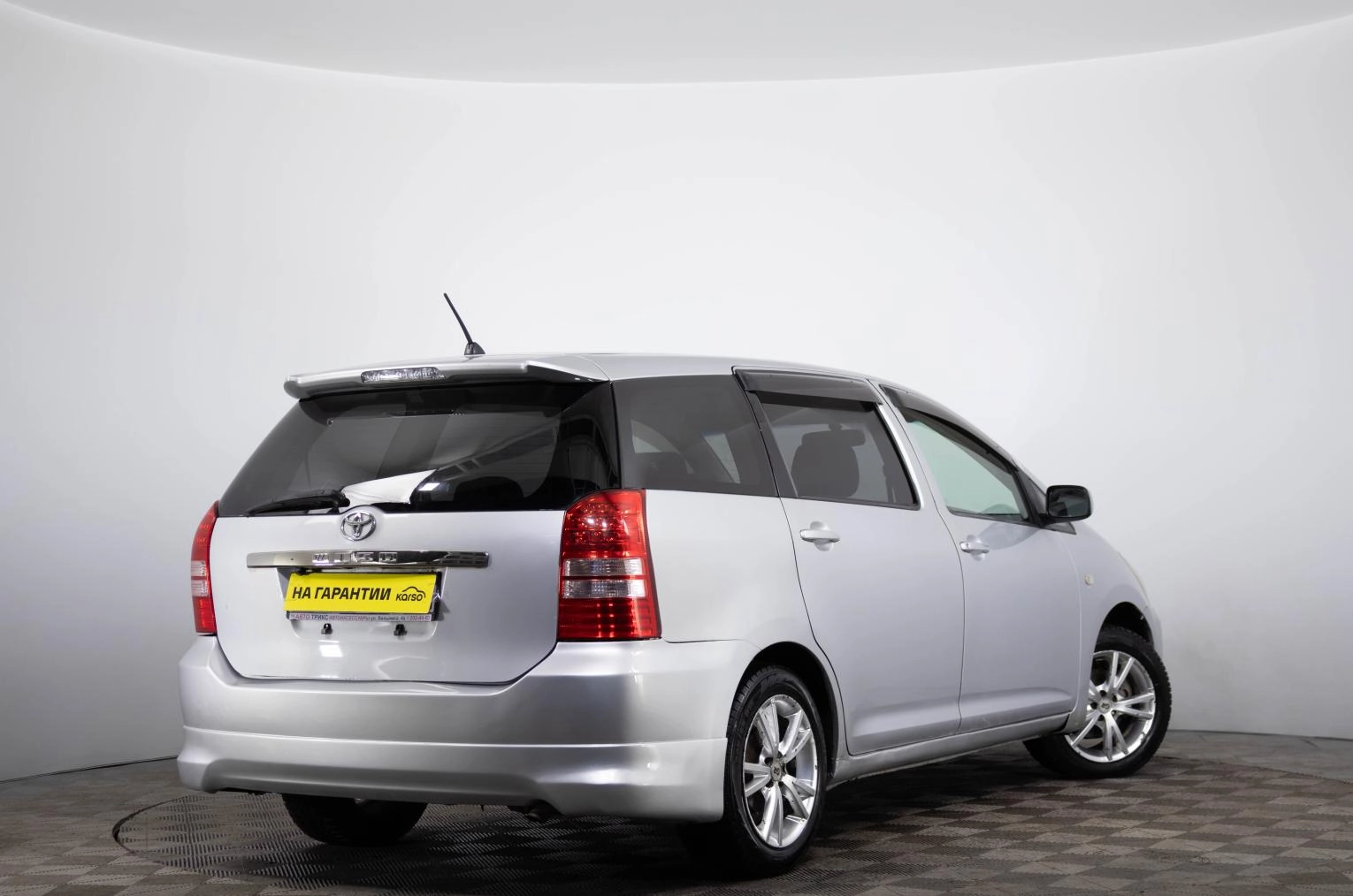 Toyota Wish 4 из 18
