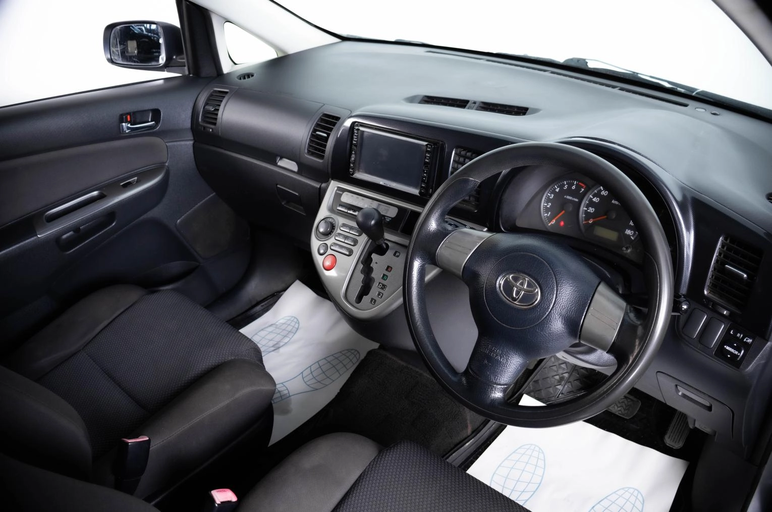 Toyota Wish 7 из 18