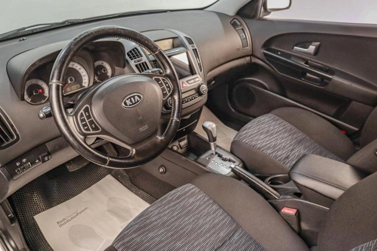 KIA cee'd 7 из 18