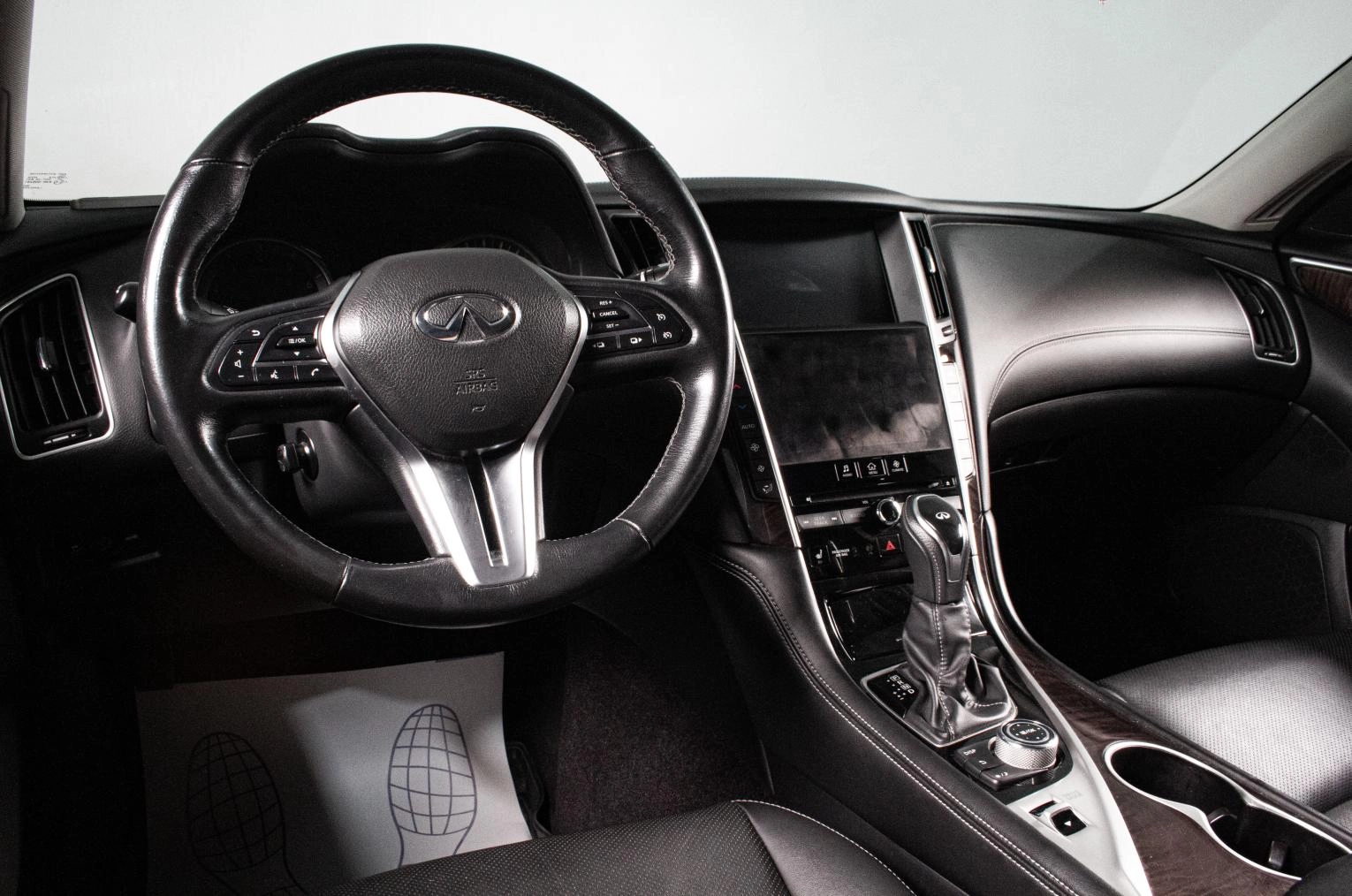 Infiniti Q50 10 из 16